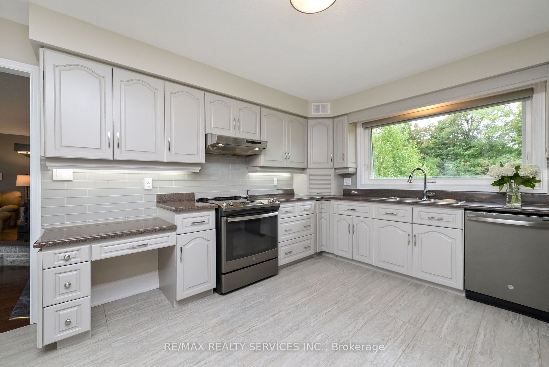 9342 Sideroad 9