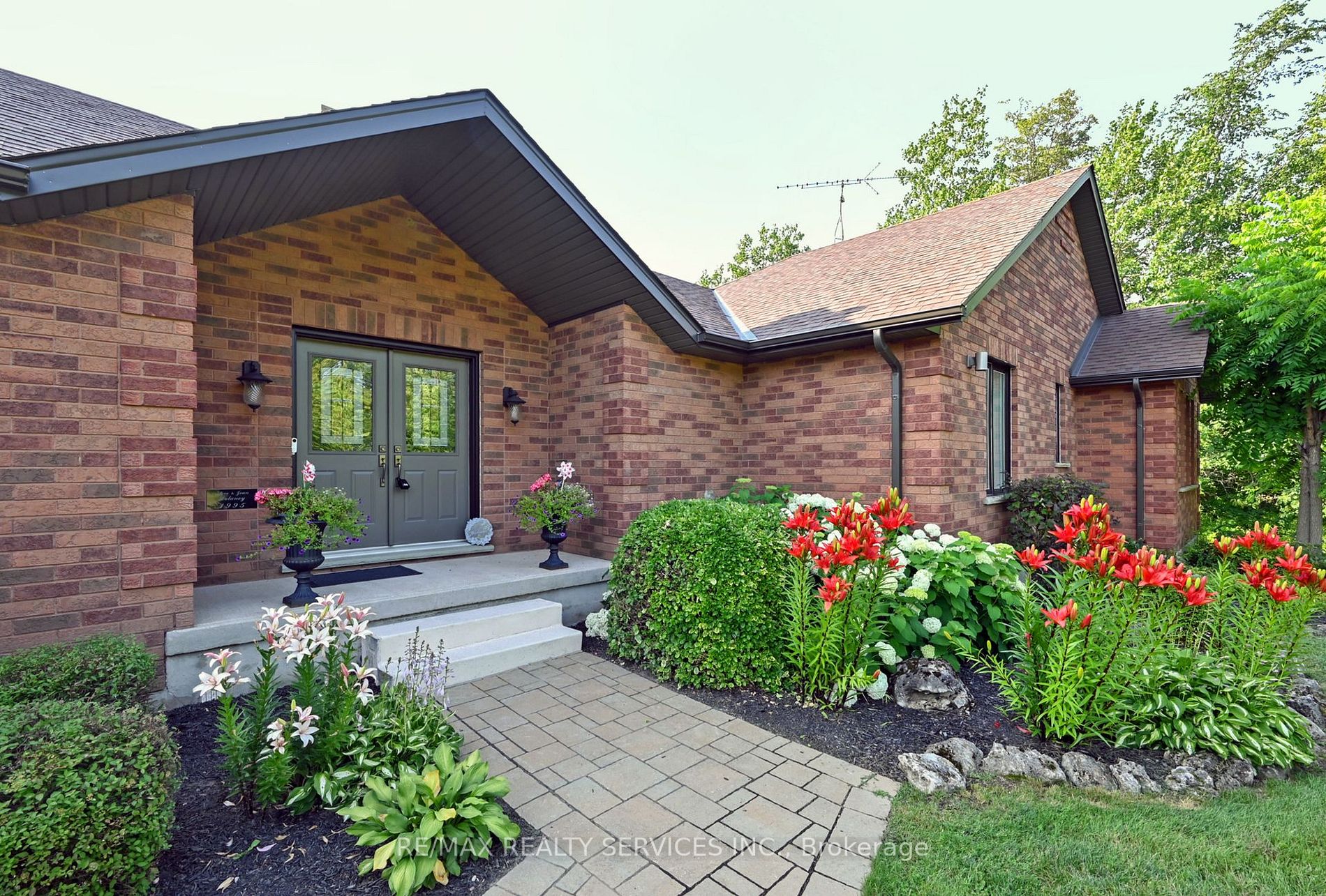 9342 Sideroad 9