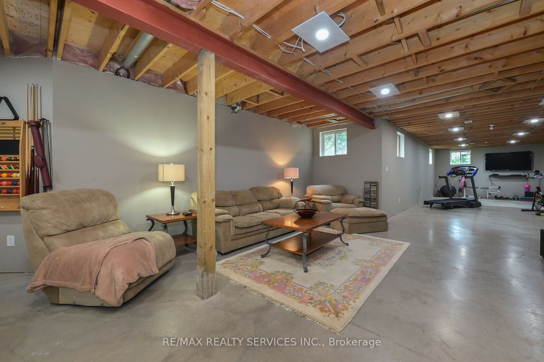 9342 Sideroad 9