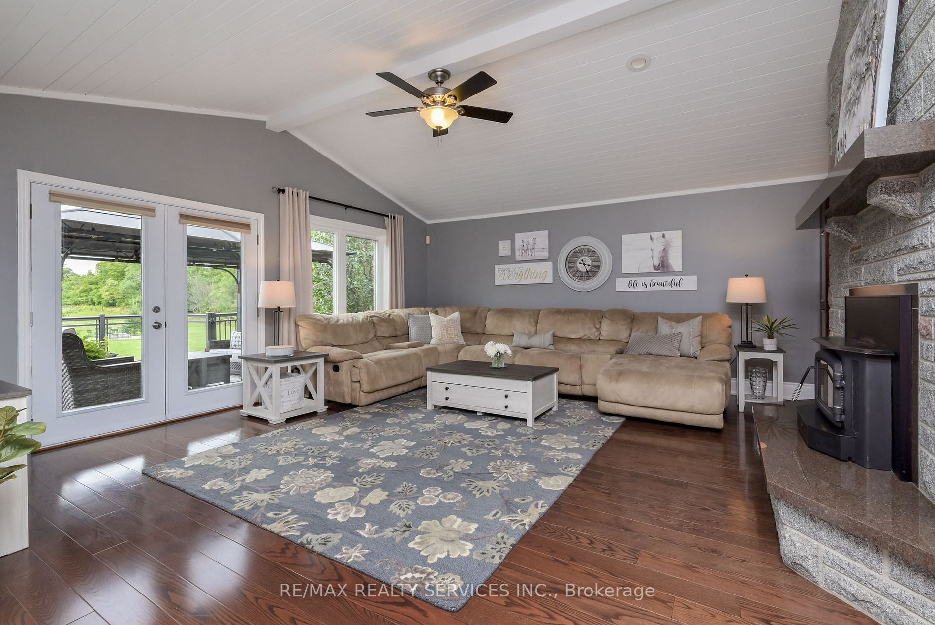 9342 Sideroad 9