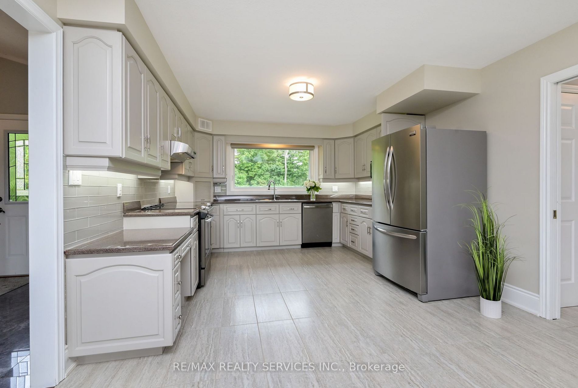 9342 Sideroad 9