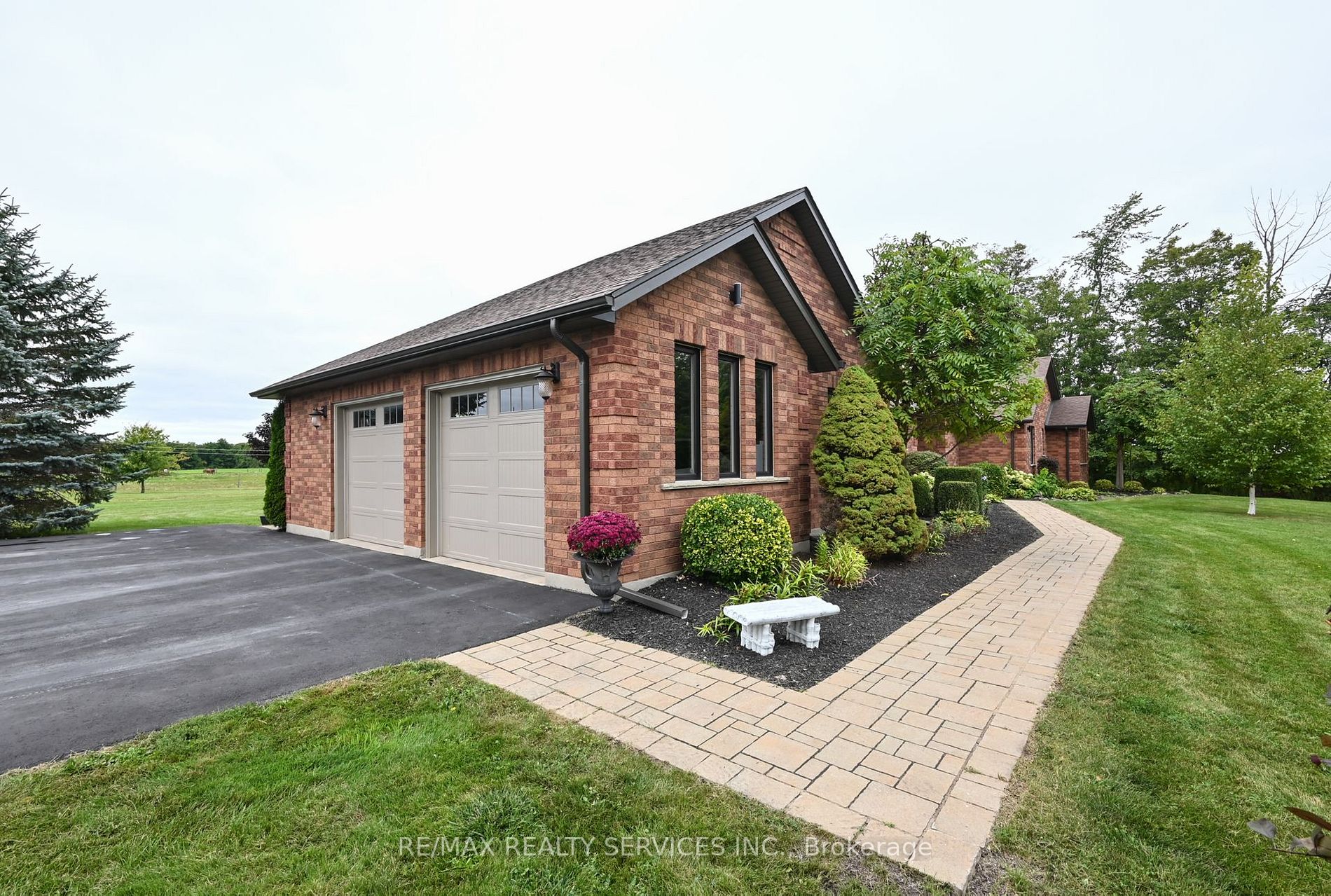 9342 Sideroad 9