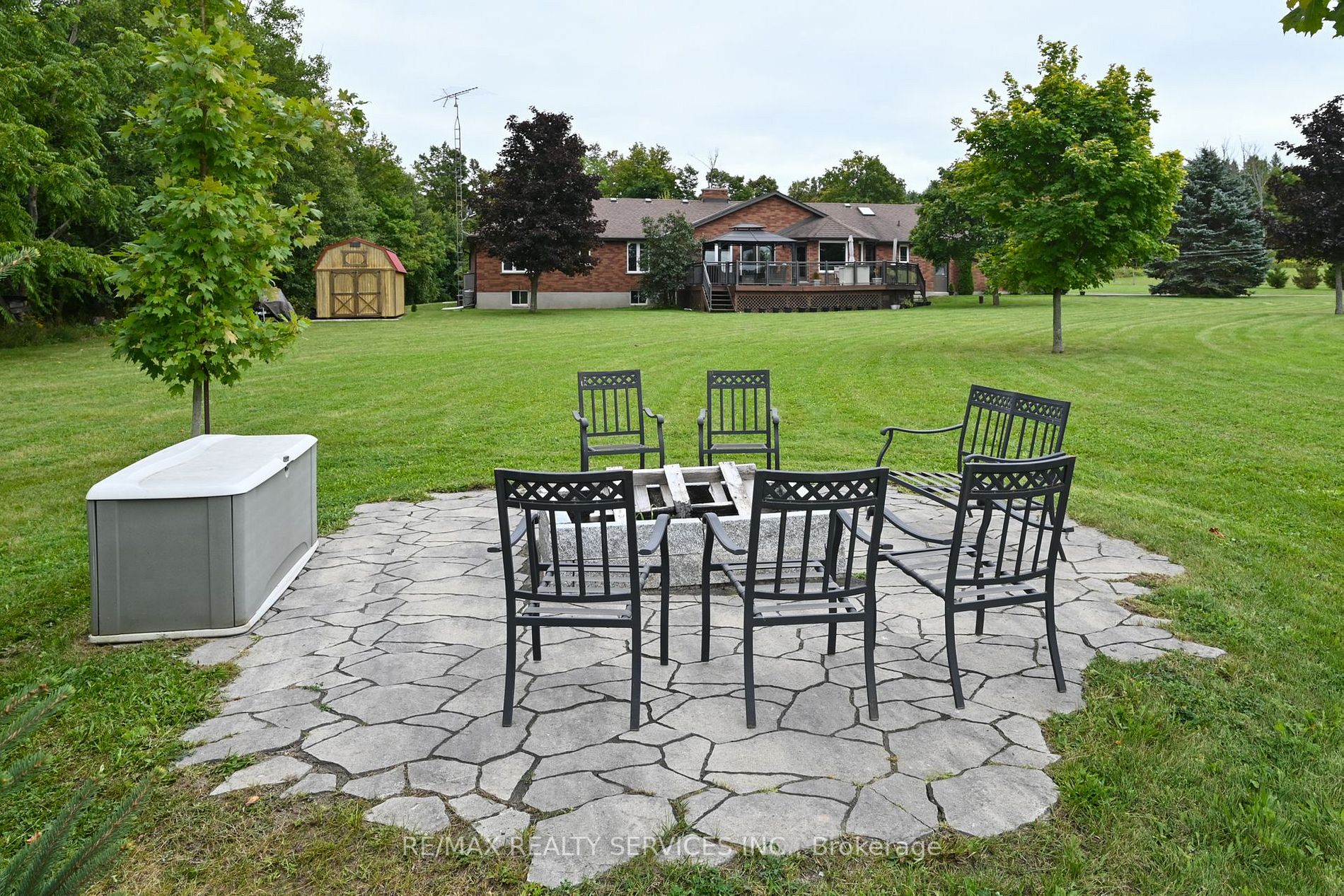 9342 Sideroad 9