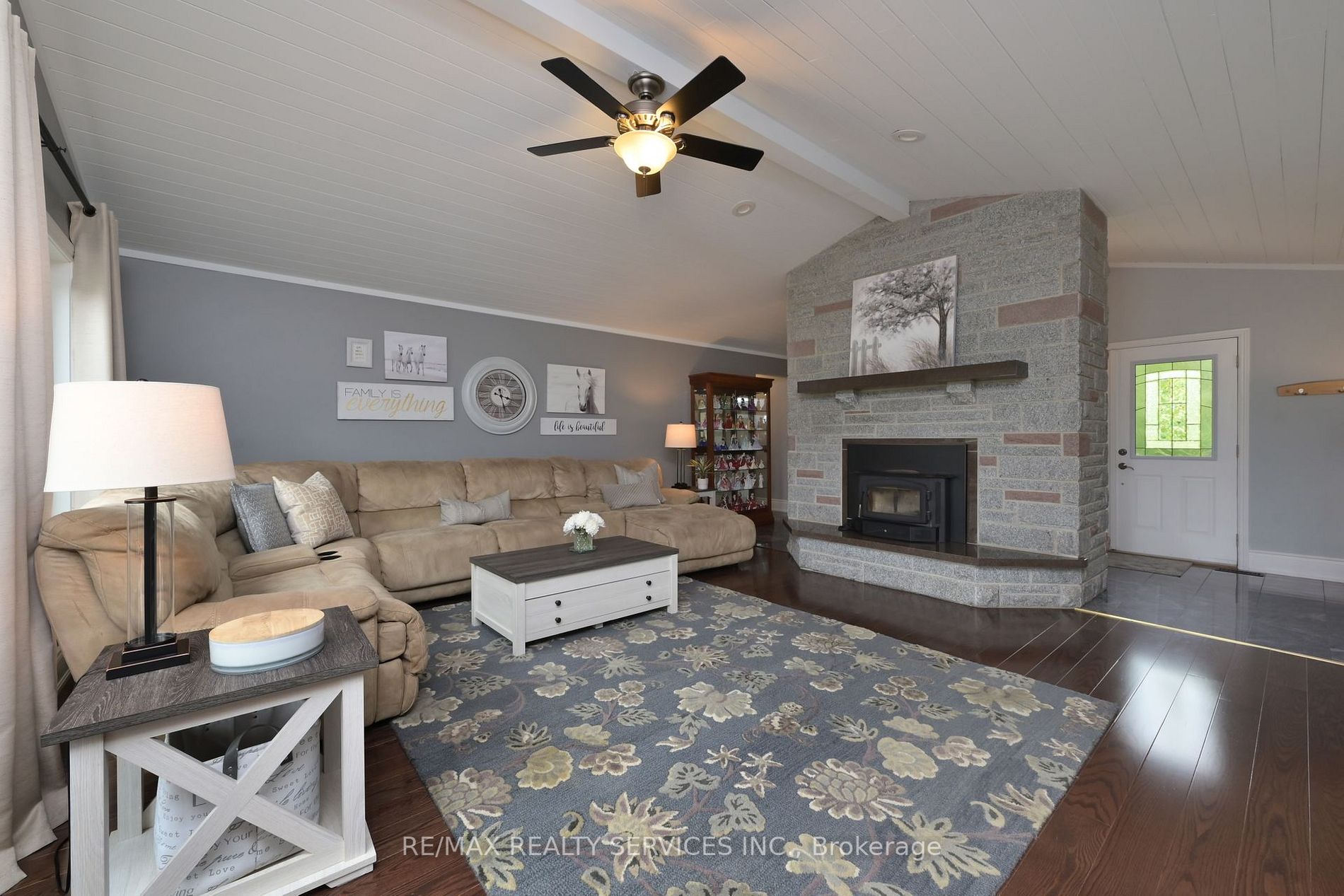 9342 Sideroad 9