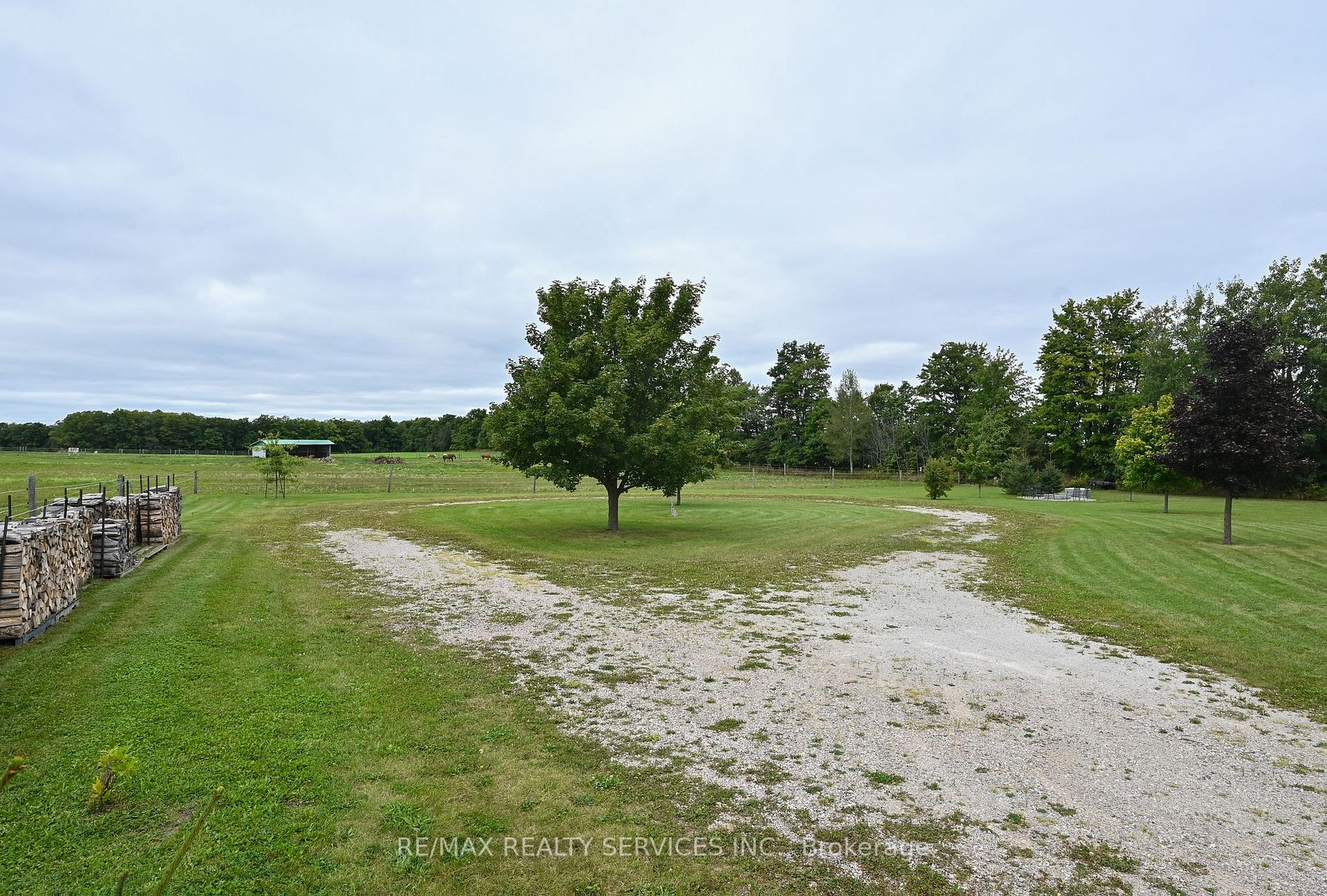 9342 Sideroad 9