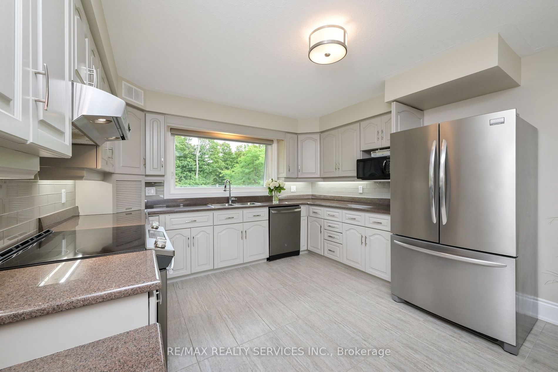 9342 Sideroad 9