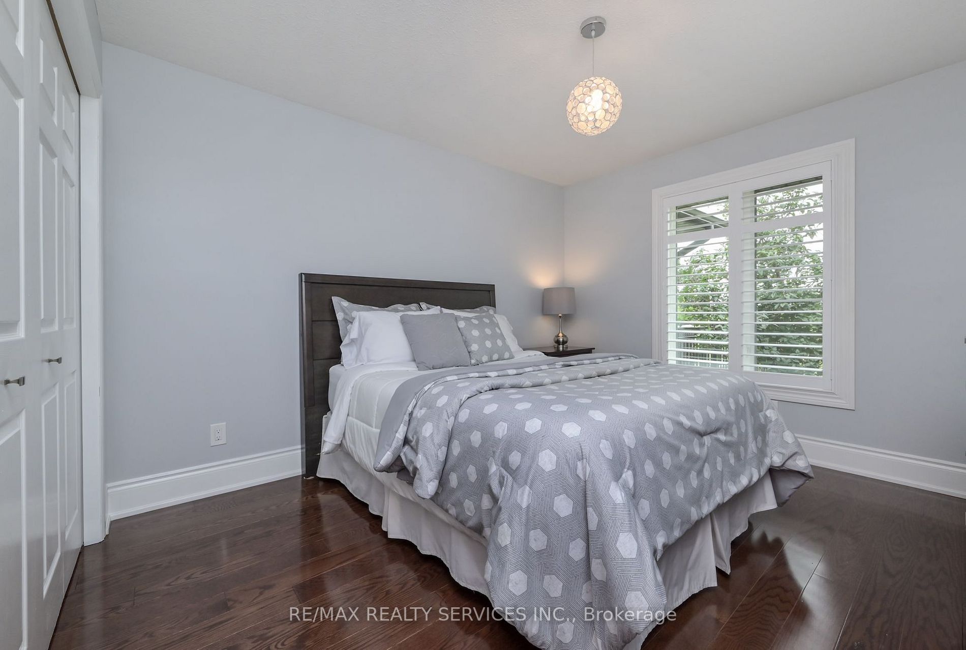 9342 Sideroad 9