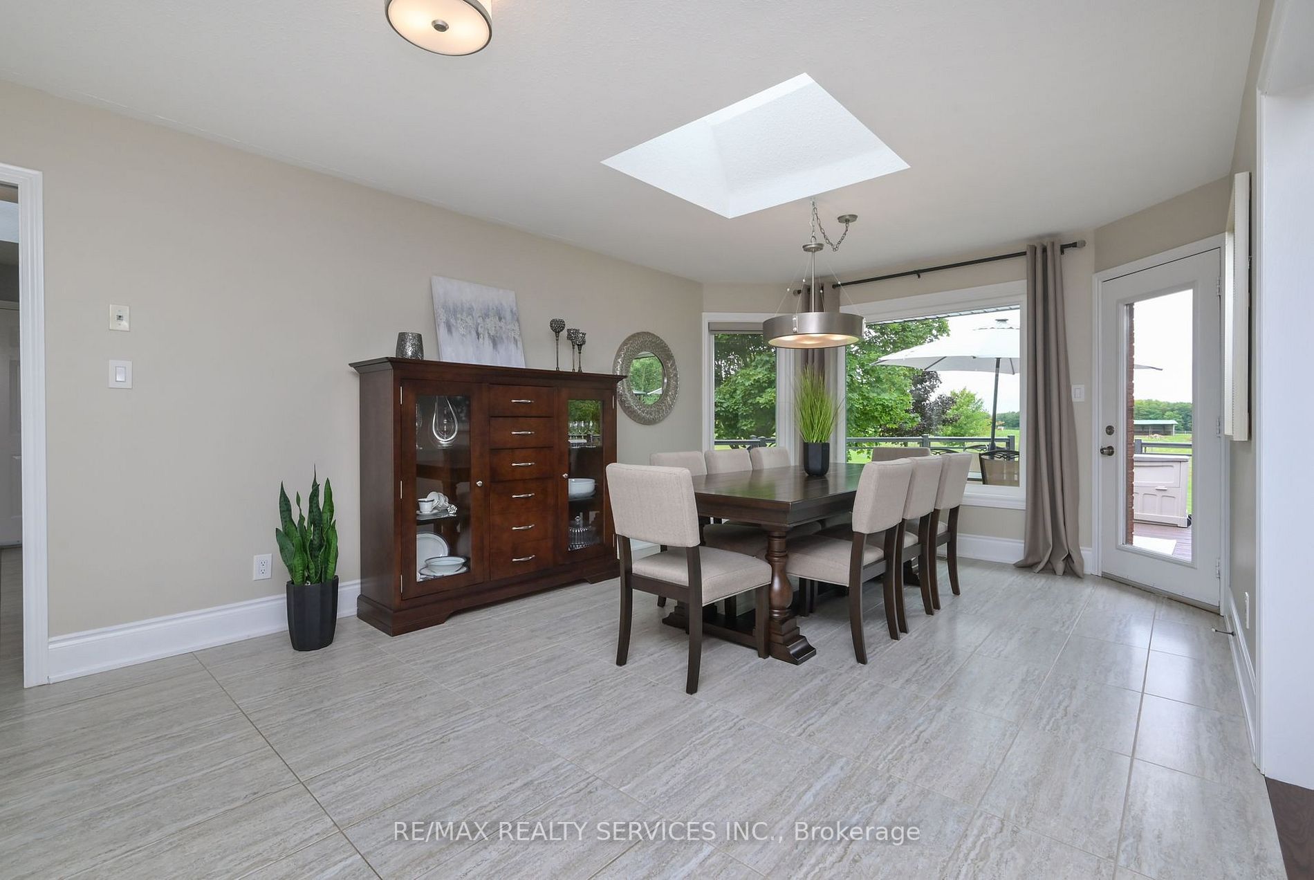 9342 Sideroad 9