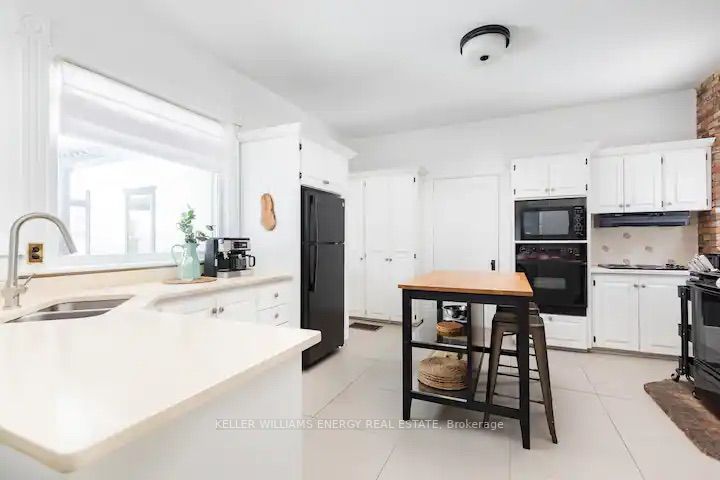 13435 Loyalist Pkwy