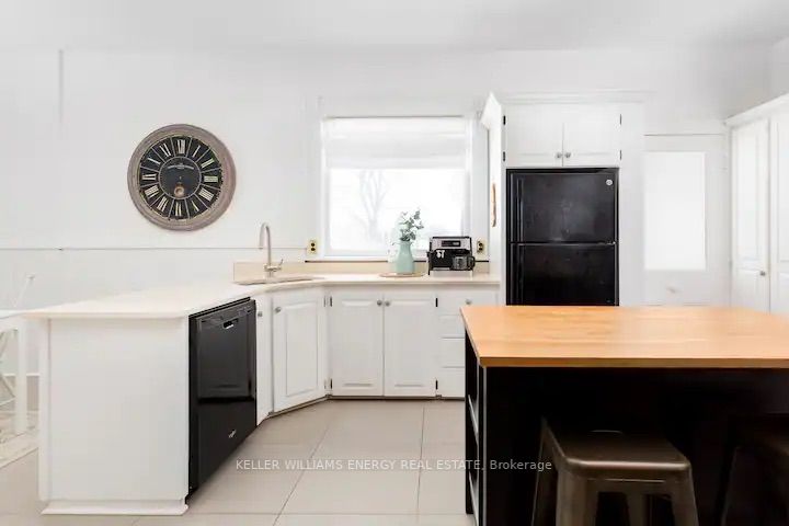 13435 Loyalist Pkwy