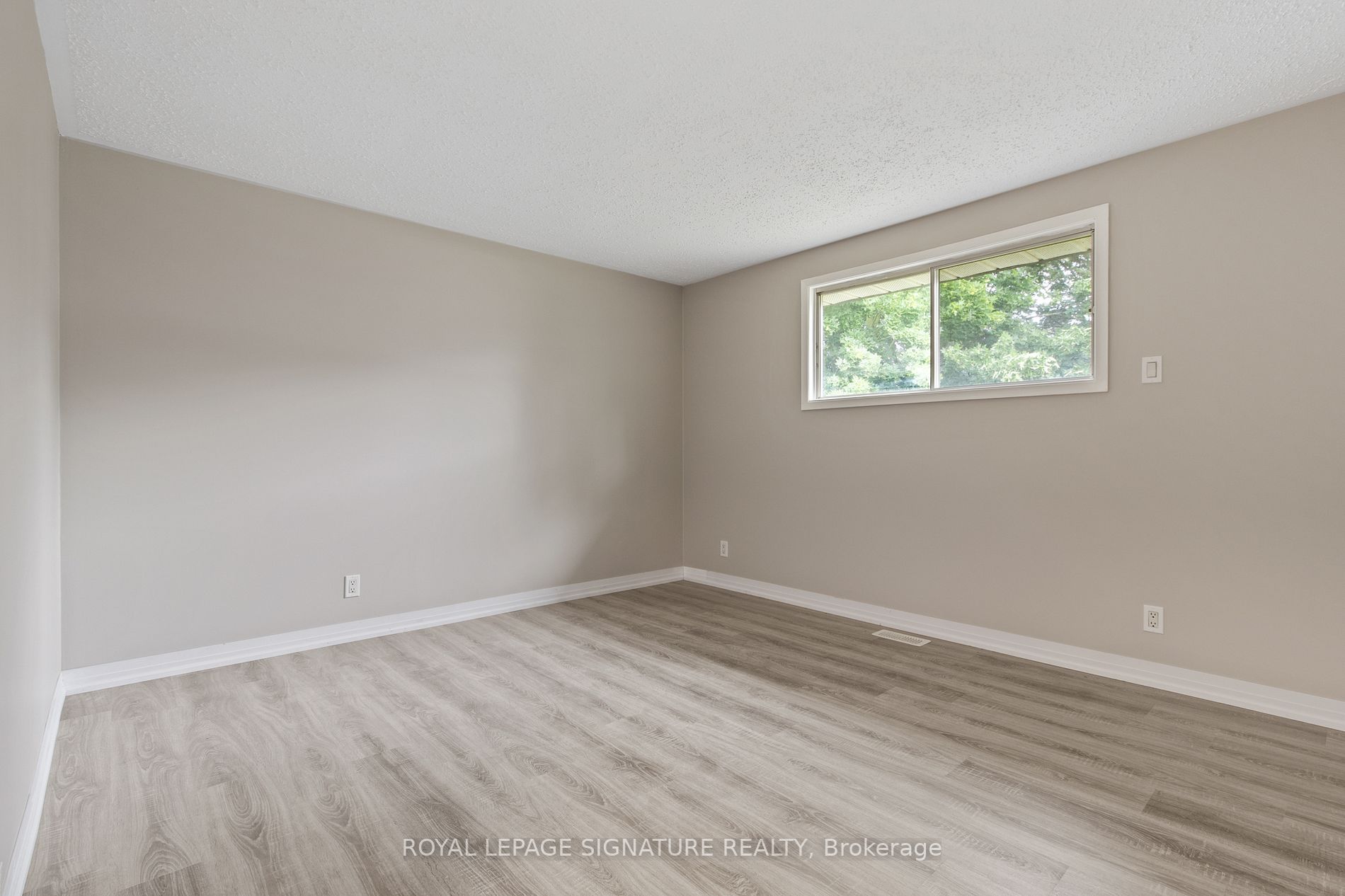 20 Briarlea Road E