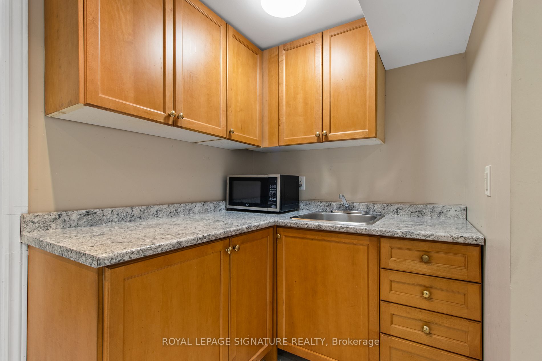 20 Briarlea Road E