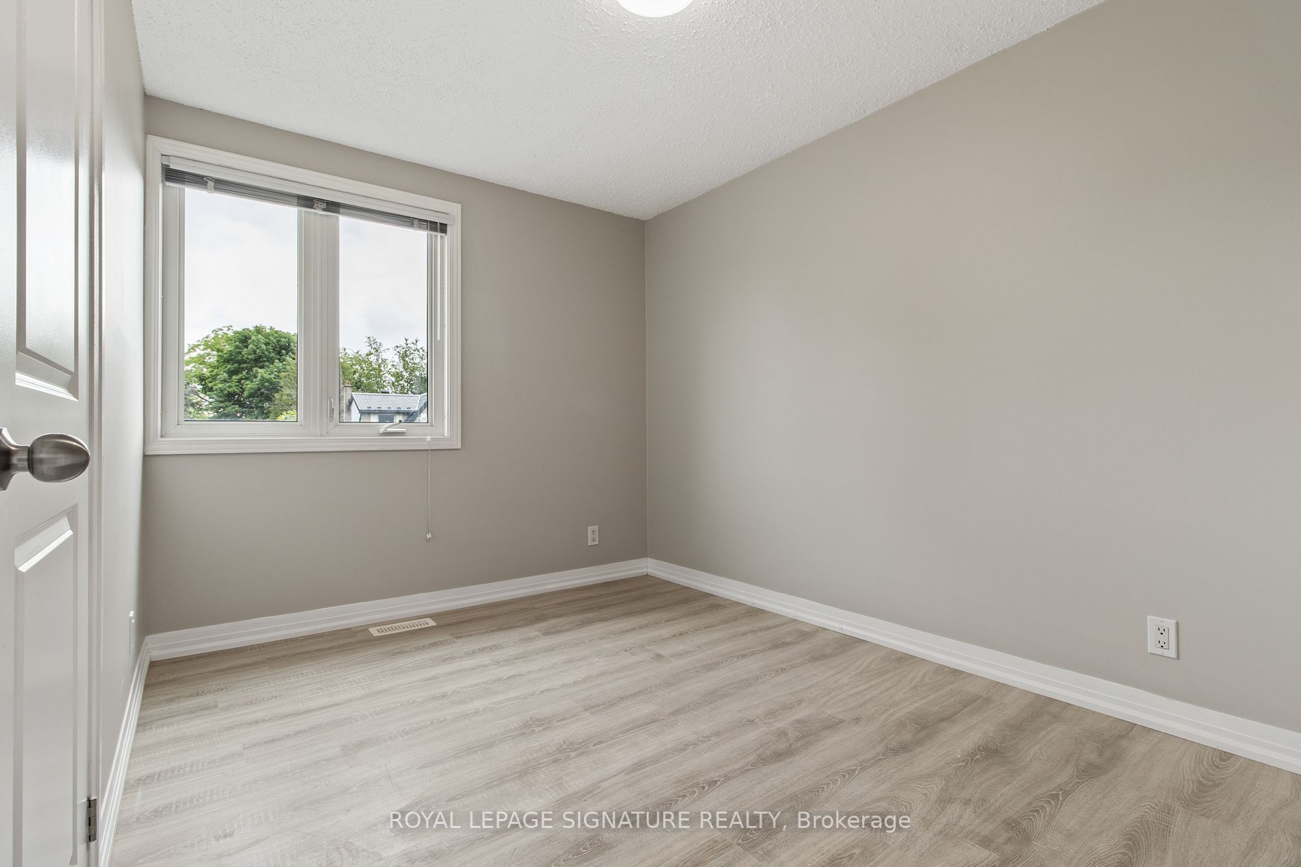 20 Briarlea Road E