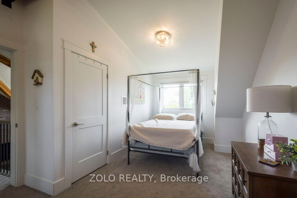 19009 Loyalist Pkwy