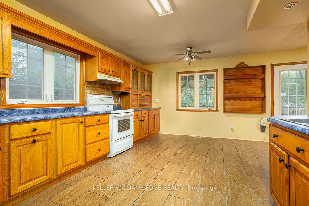 271 Park Street W