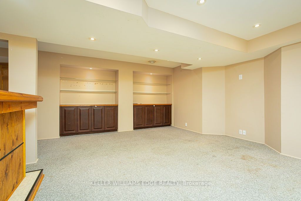 271 Park Street W