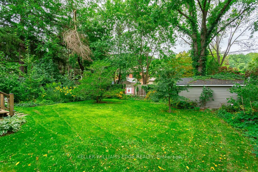 271 Park Street W