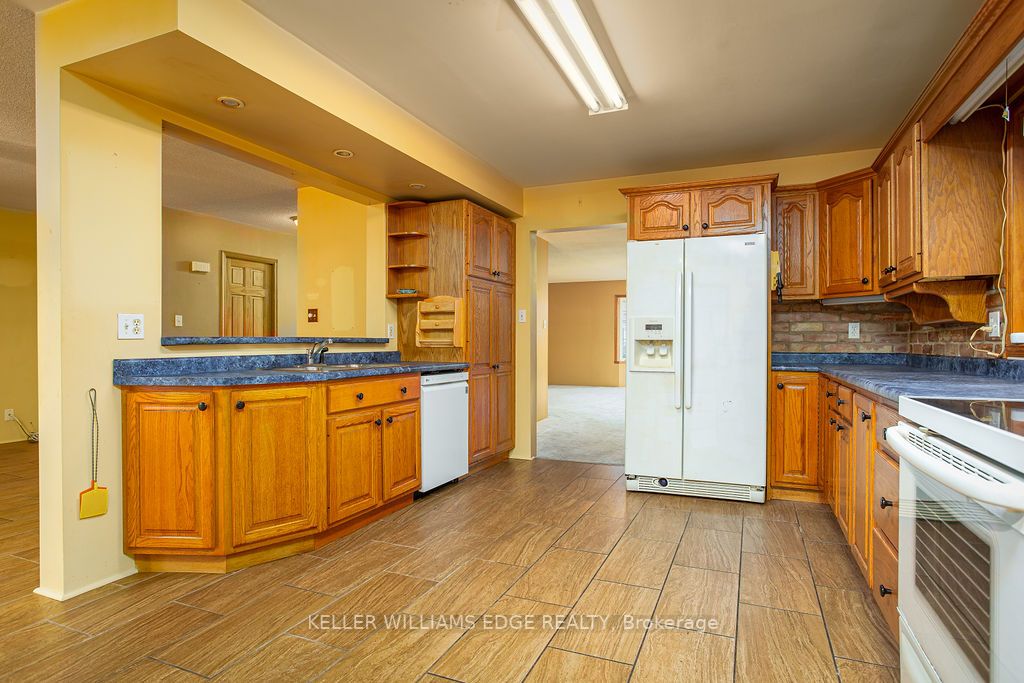 271 Park Street W