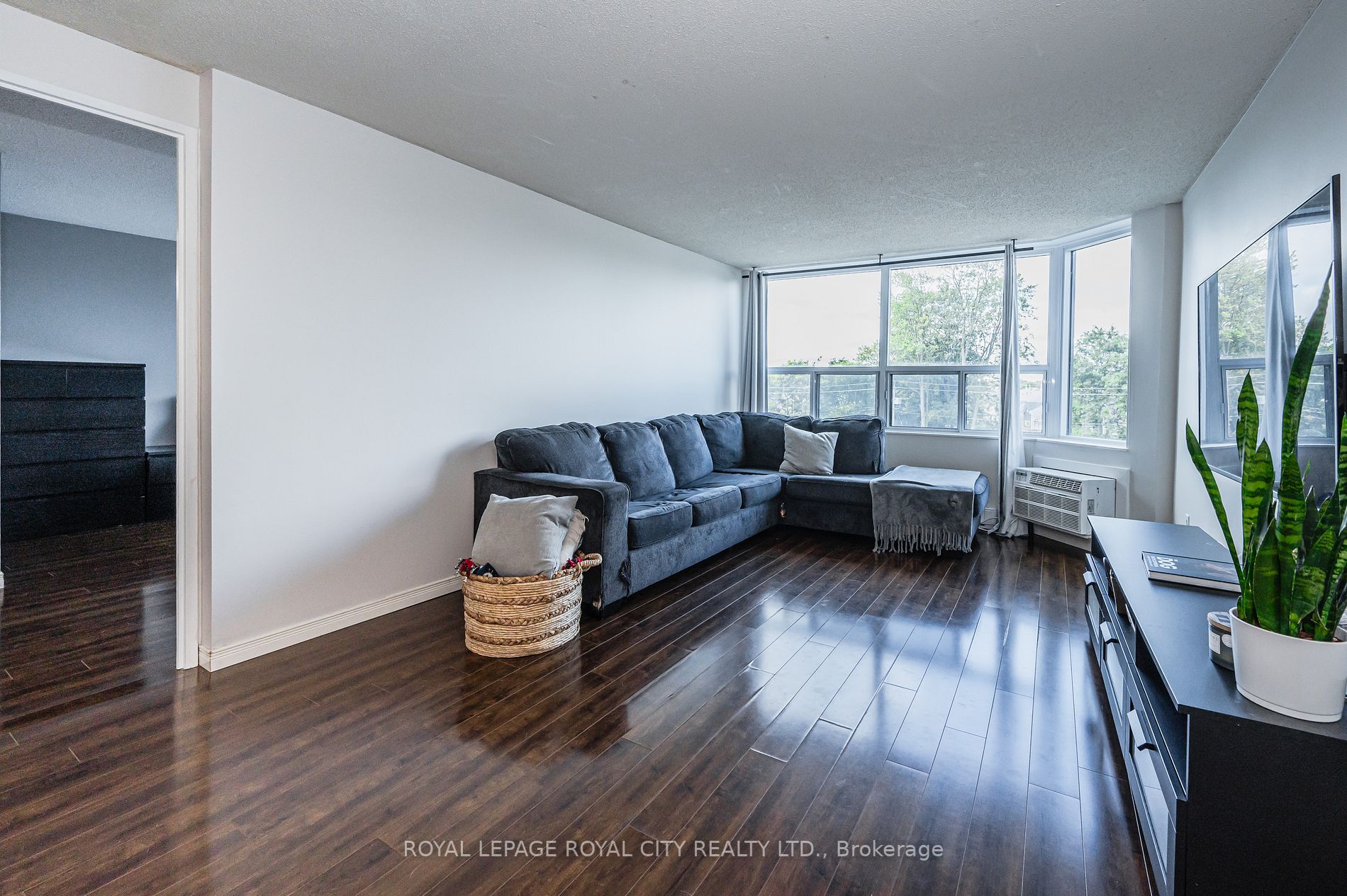 55 Green Valley Drive E, #209