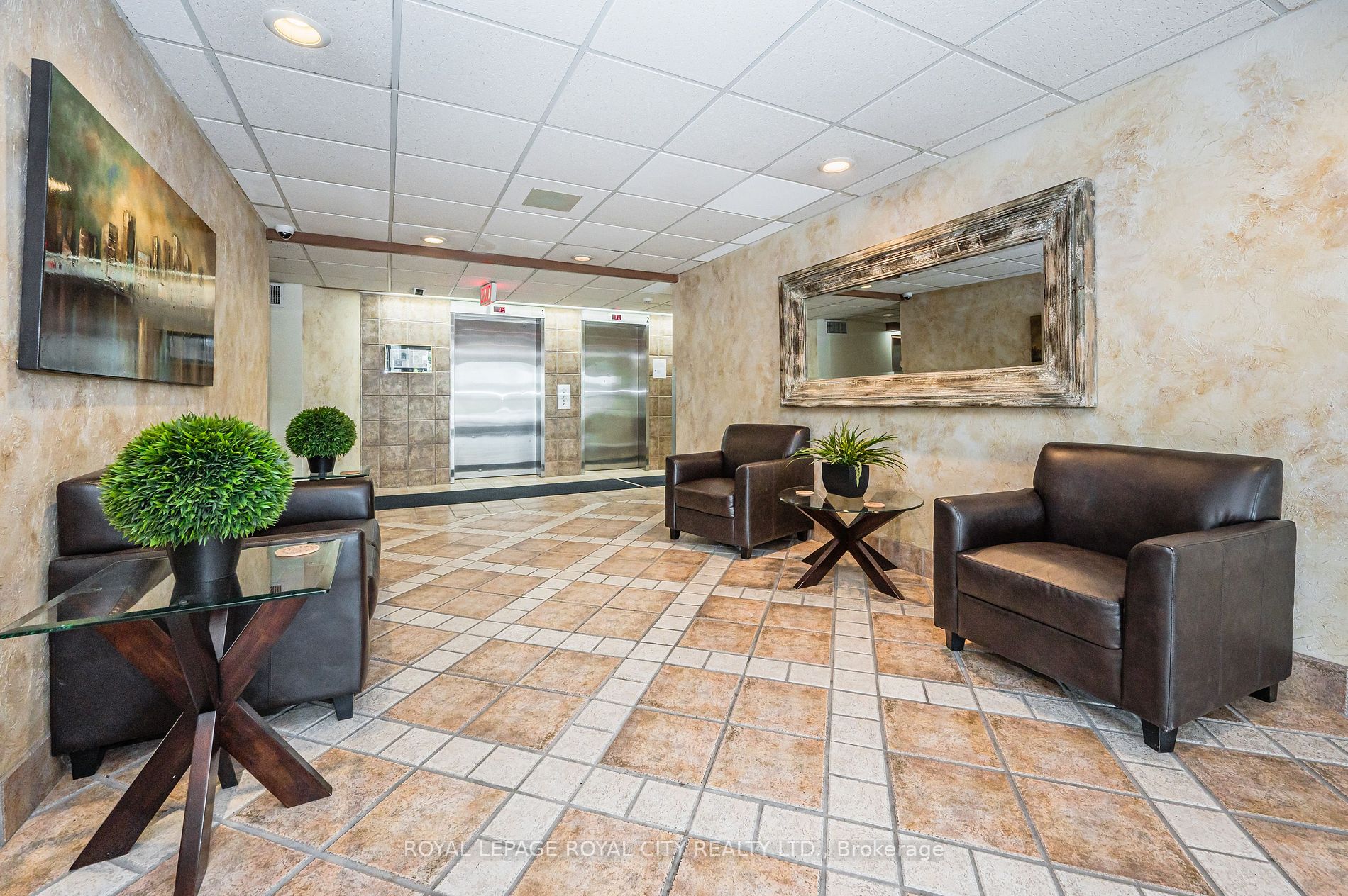 55 Green Valley Drive E, #209
