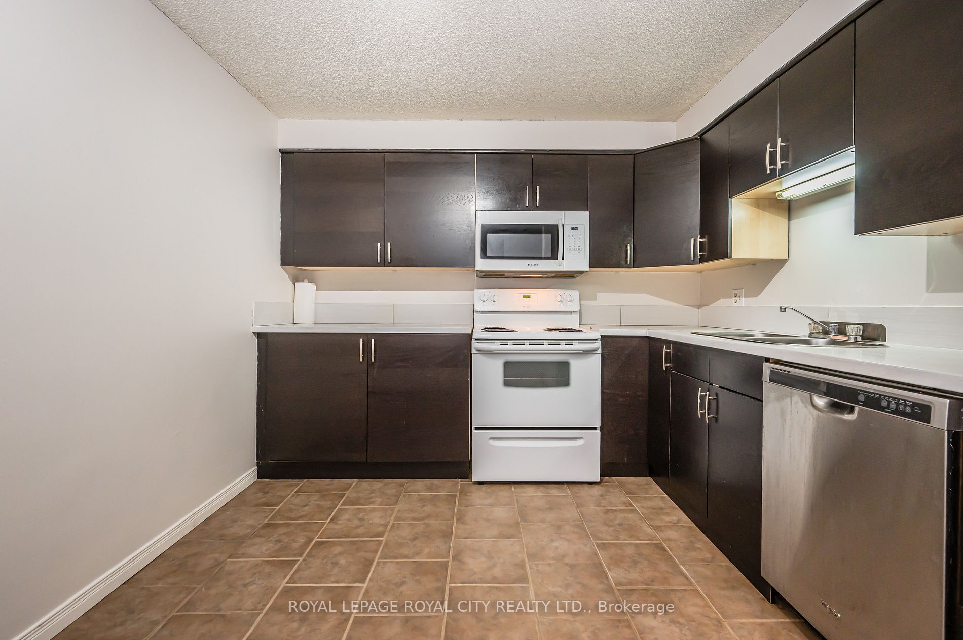 55 Green Valley Drive E, #209