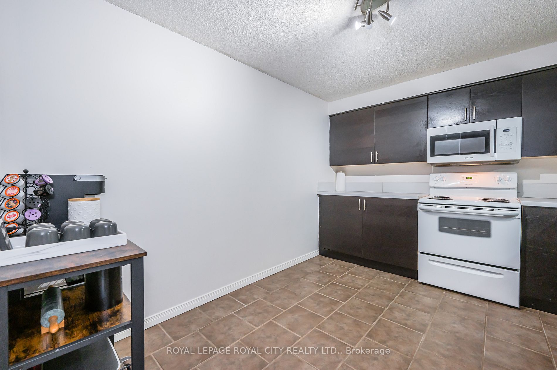55 Green Valley Drive E, #209
