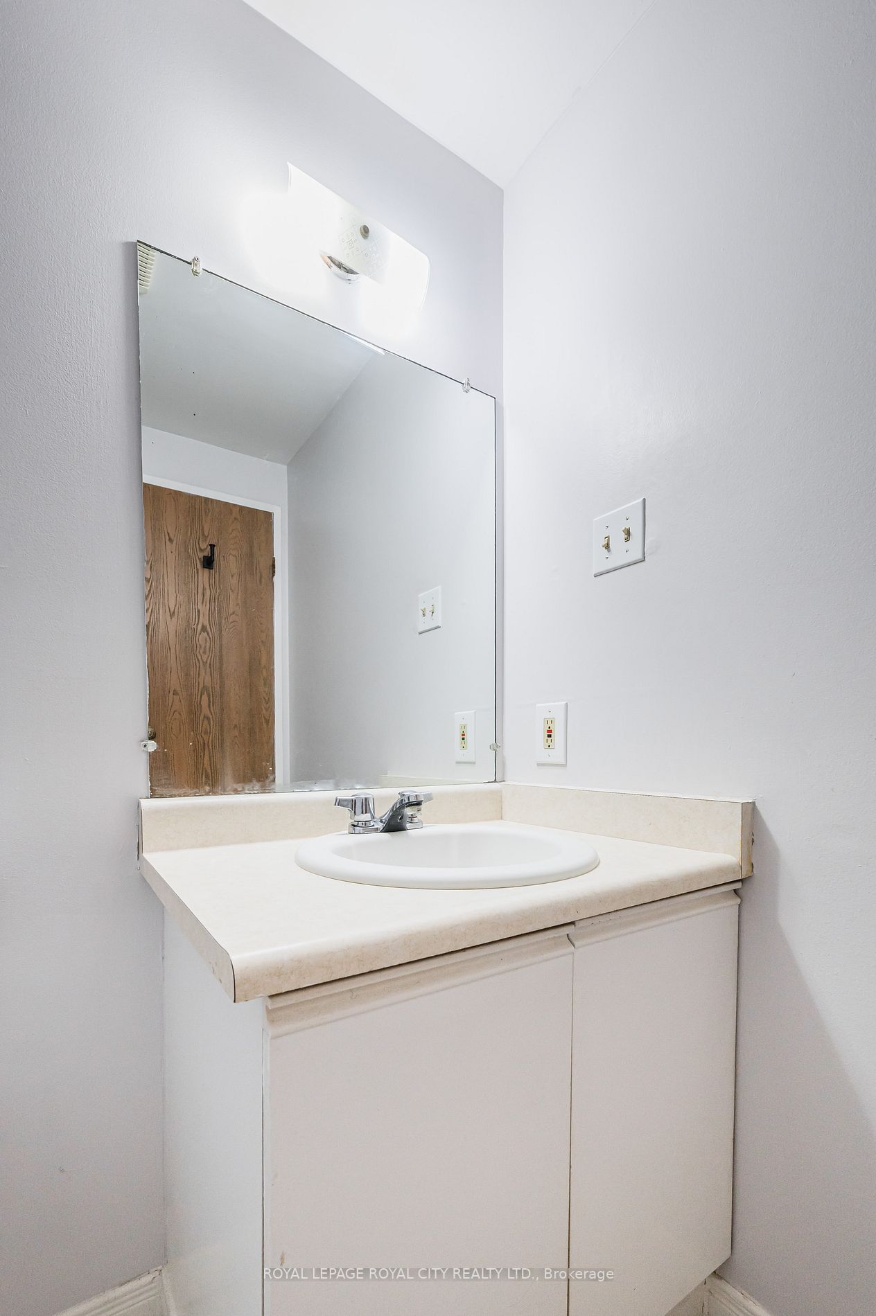 55 Green Valley Drive E, #209