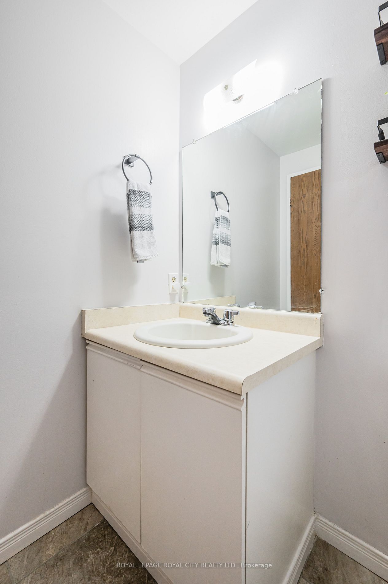 55 Green Valley Drive E, #209