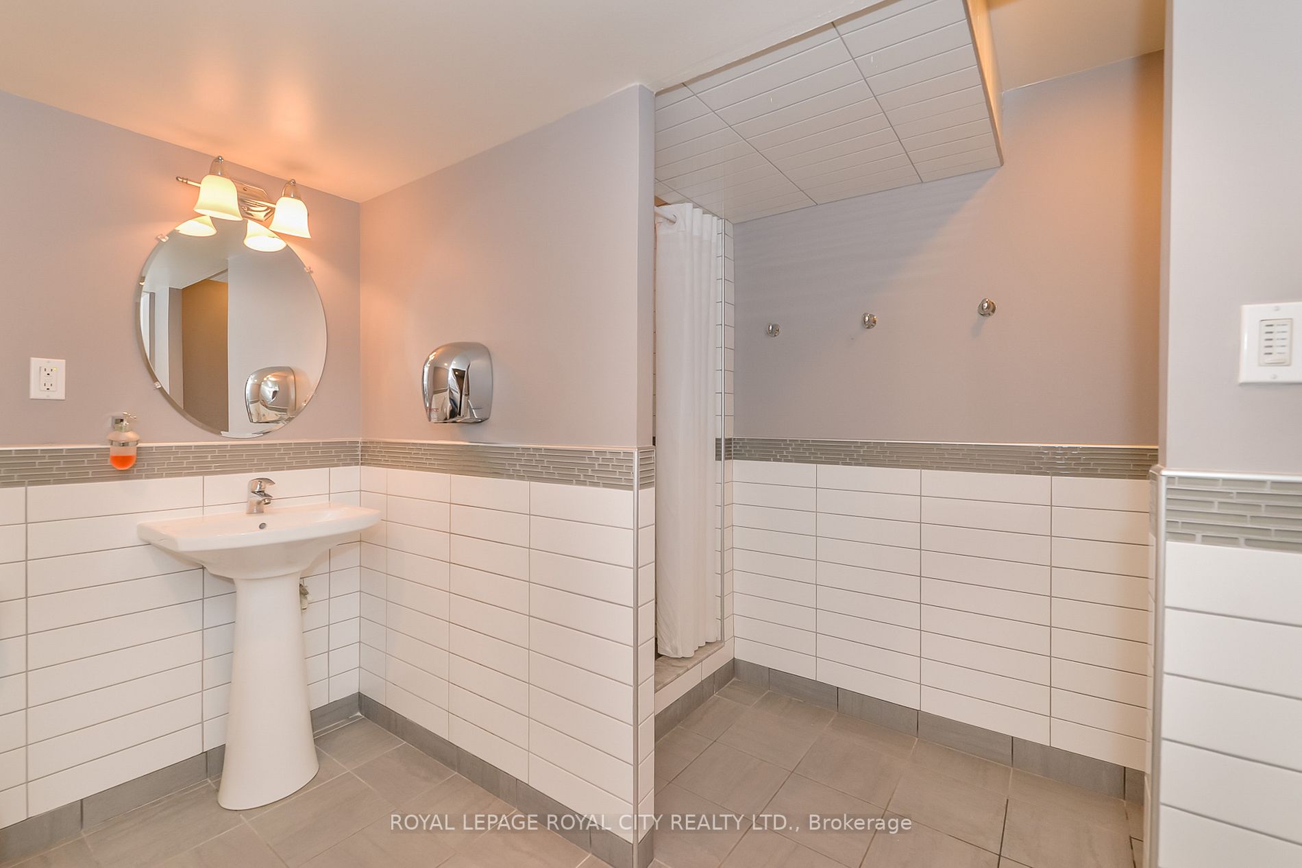 55 Green Valley Drive E, #209