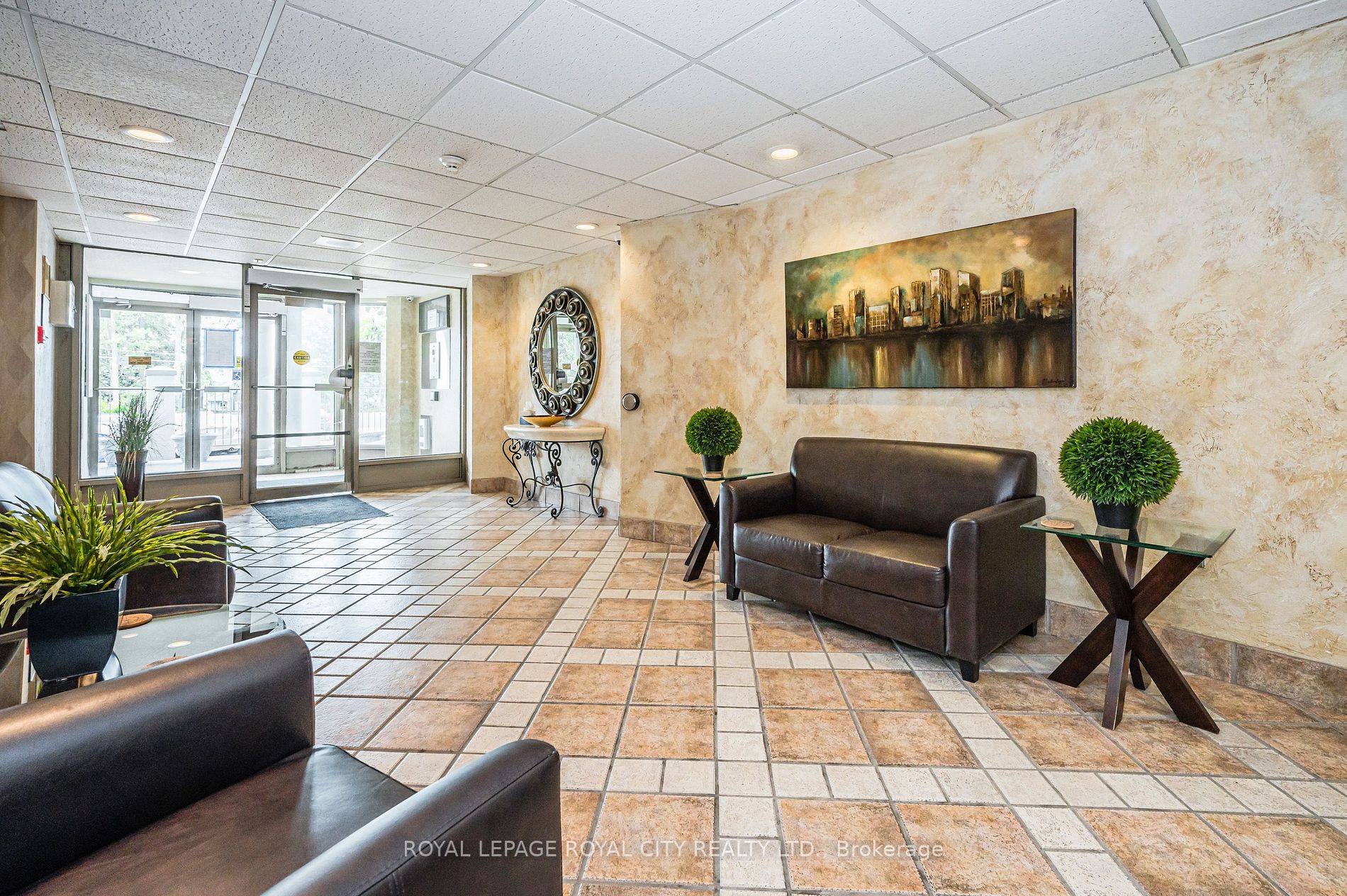 55 Green Valley Drive E, #209