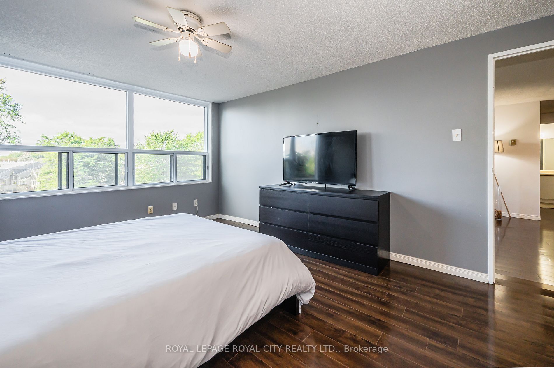 55 Green Valley Drive E, #209