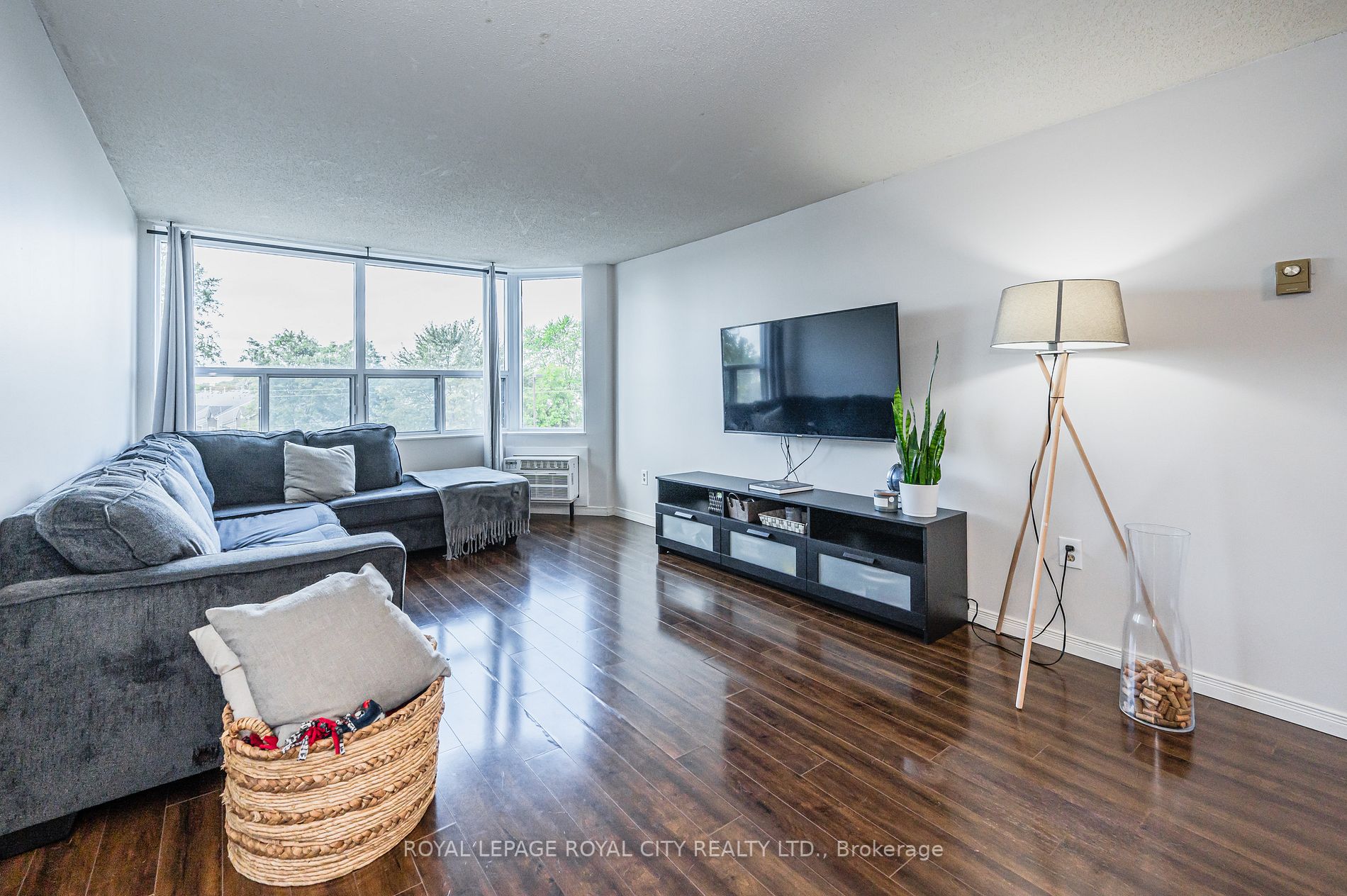 55 Green Valley Drive E, #209