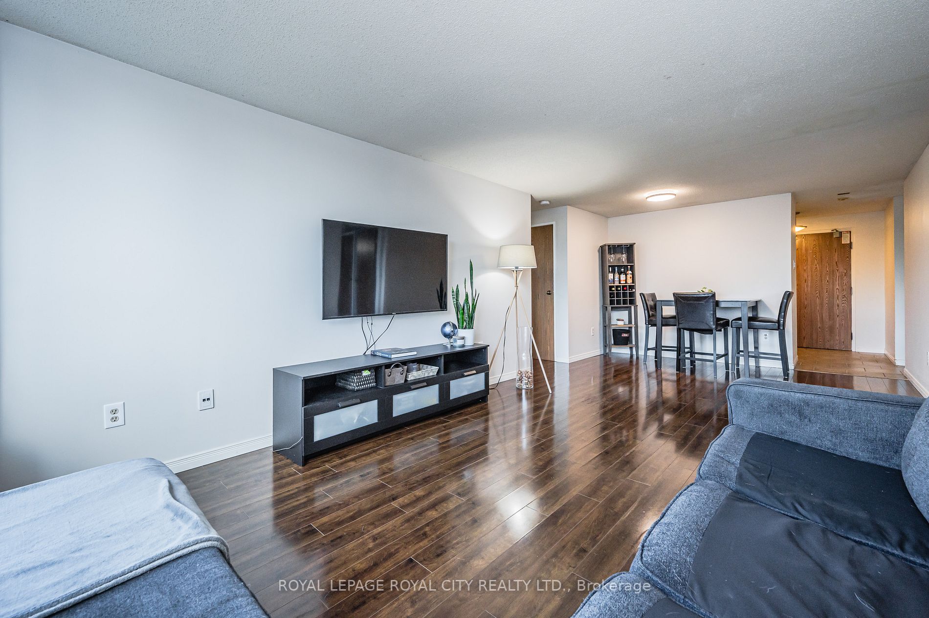 55 Green Valley Drive E, #209