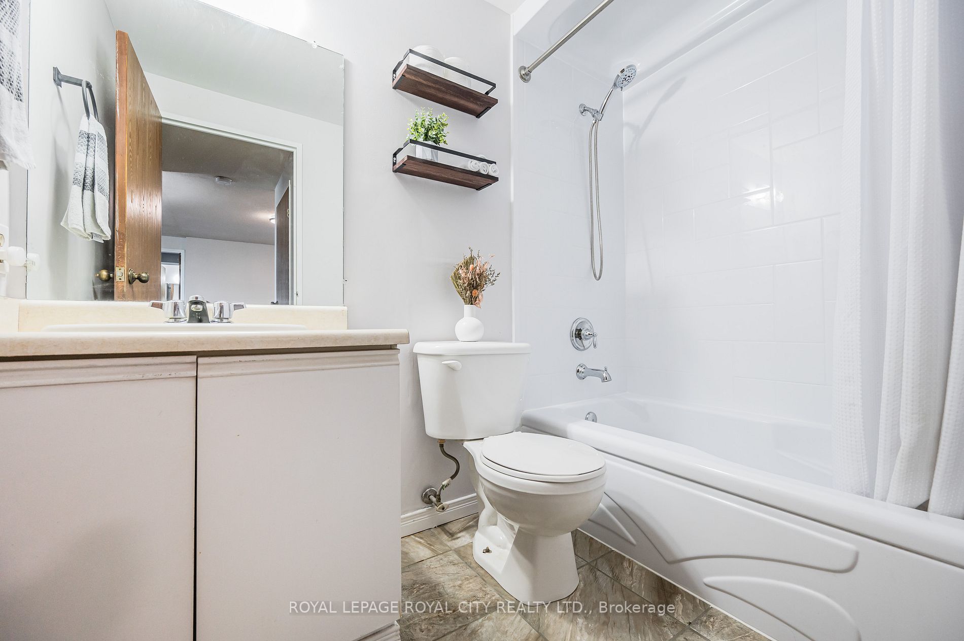 55 Green Valley Drive E, #209