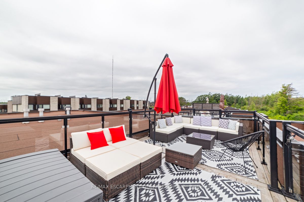 35 Midhurst Heights, #22