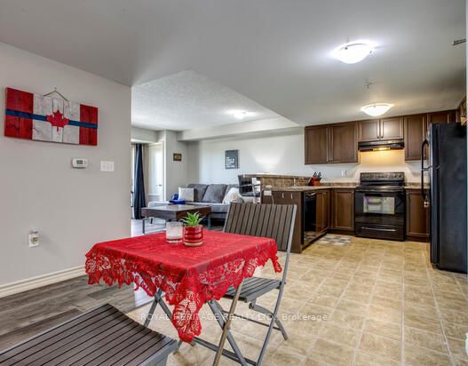 60 Lynnmore St, #402