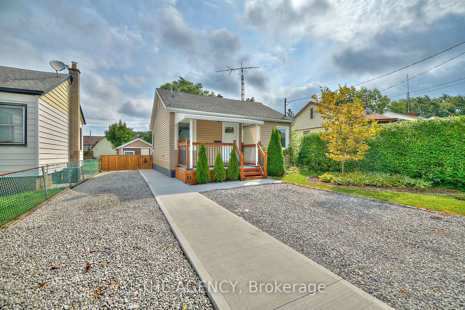 24 Keele St