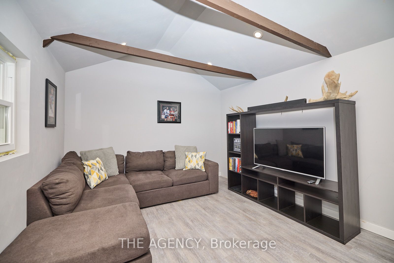 24 Keele St