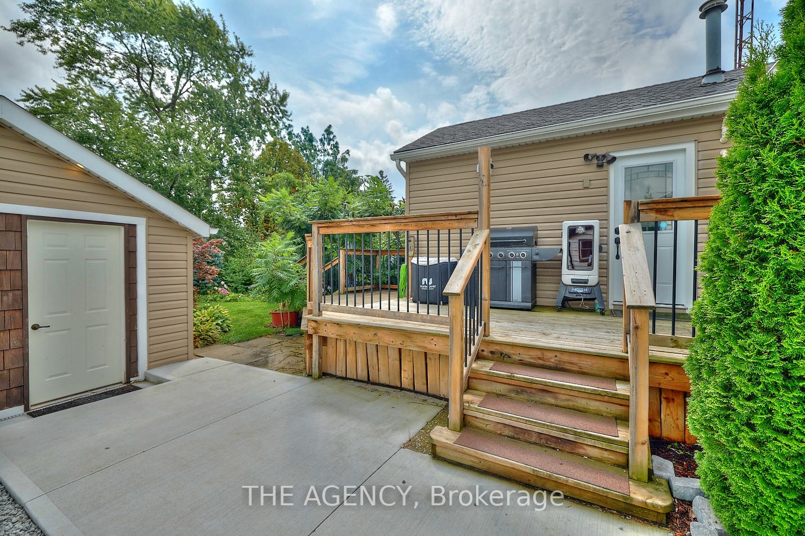 24 Keele St