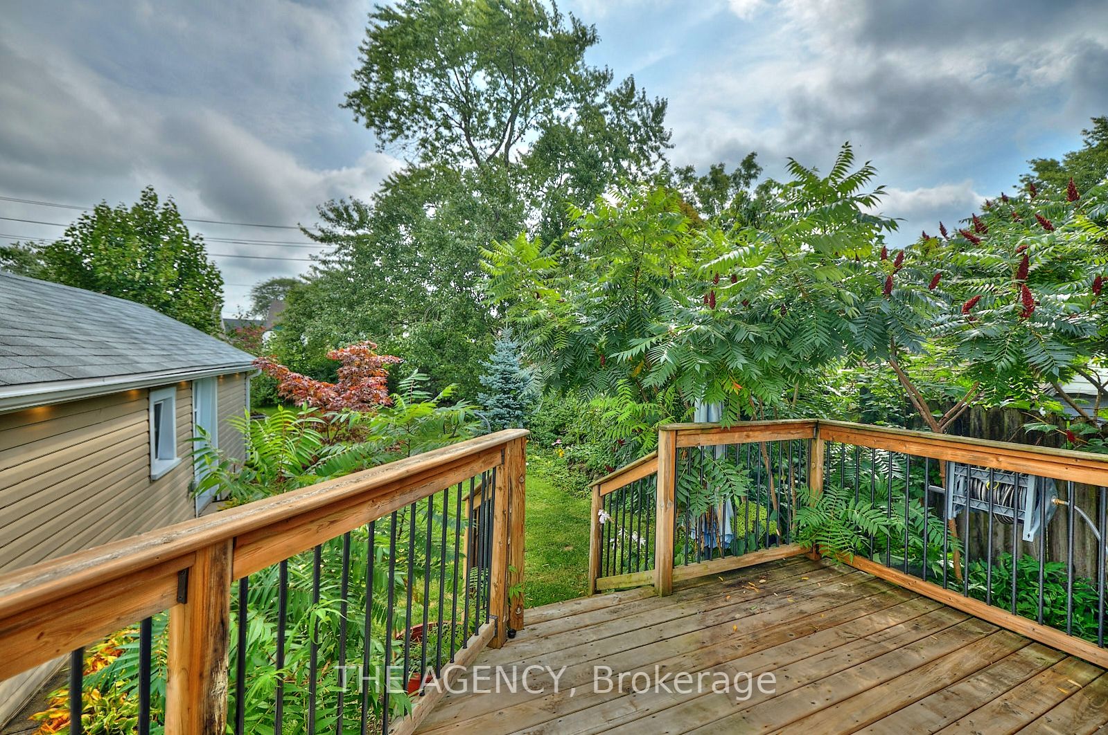 24 Keele St