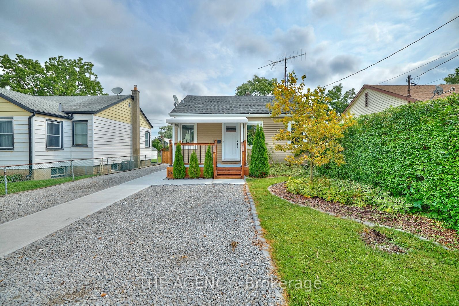 24 Keele St