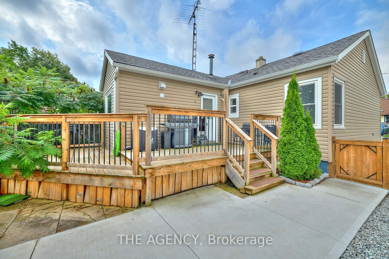 24 Keele St