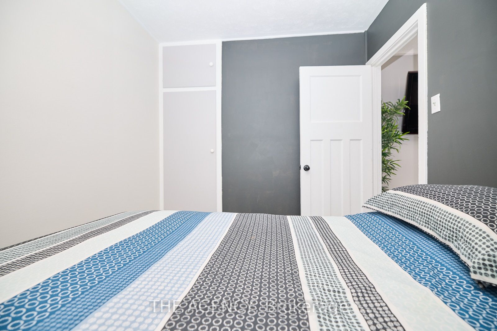 24 Keele St