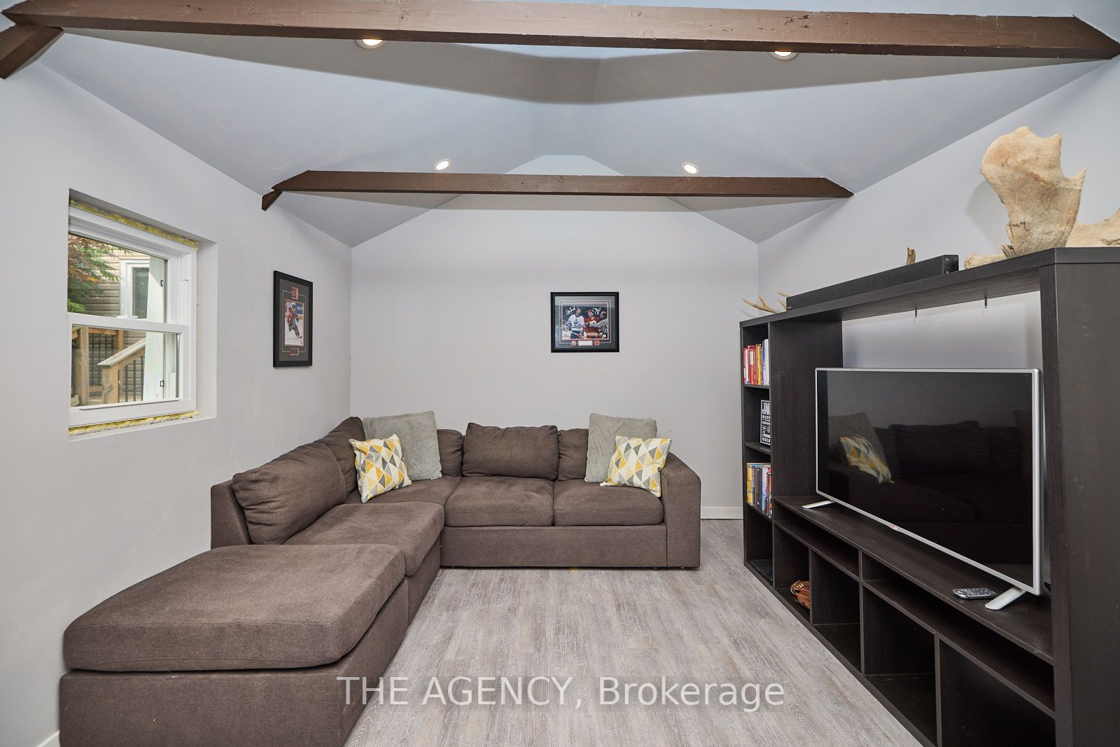 24 Keele St