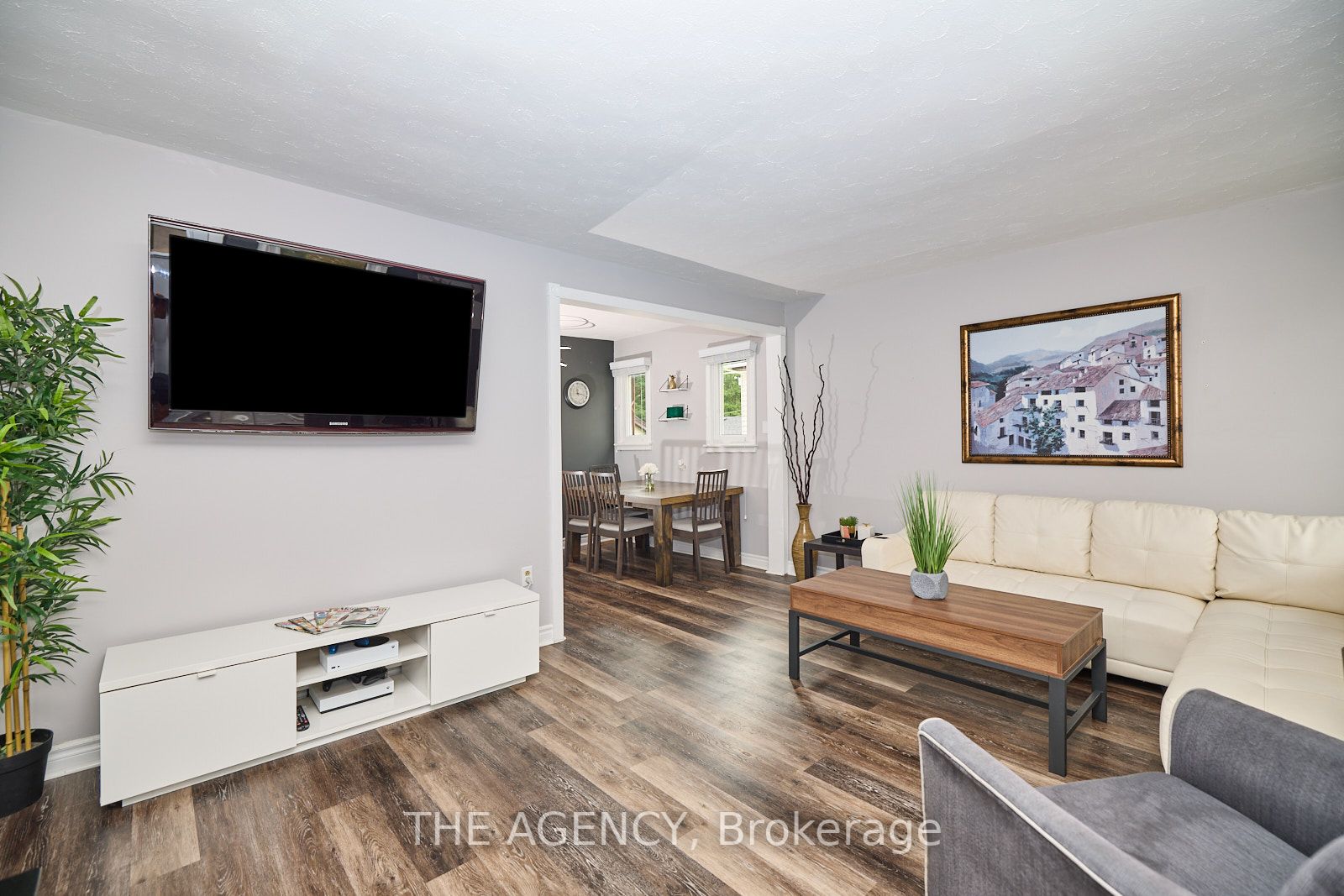 24 Keele St