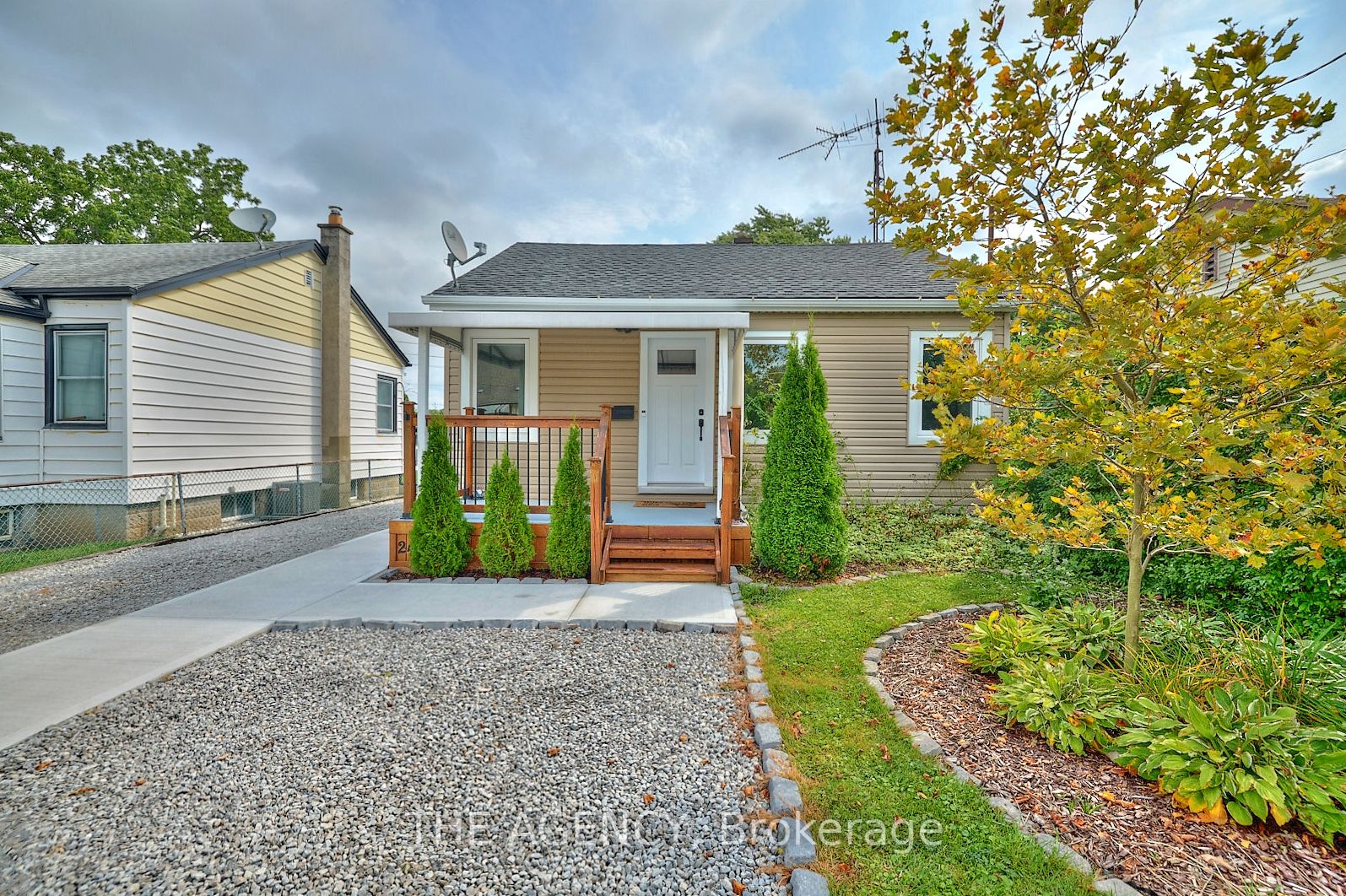 24 Keele St