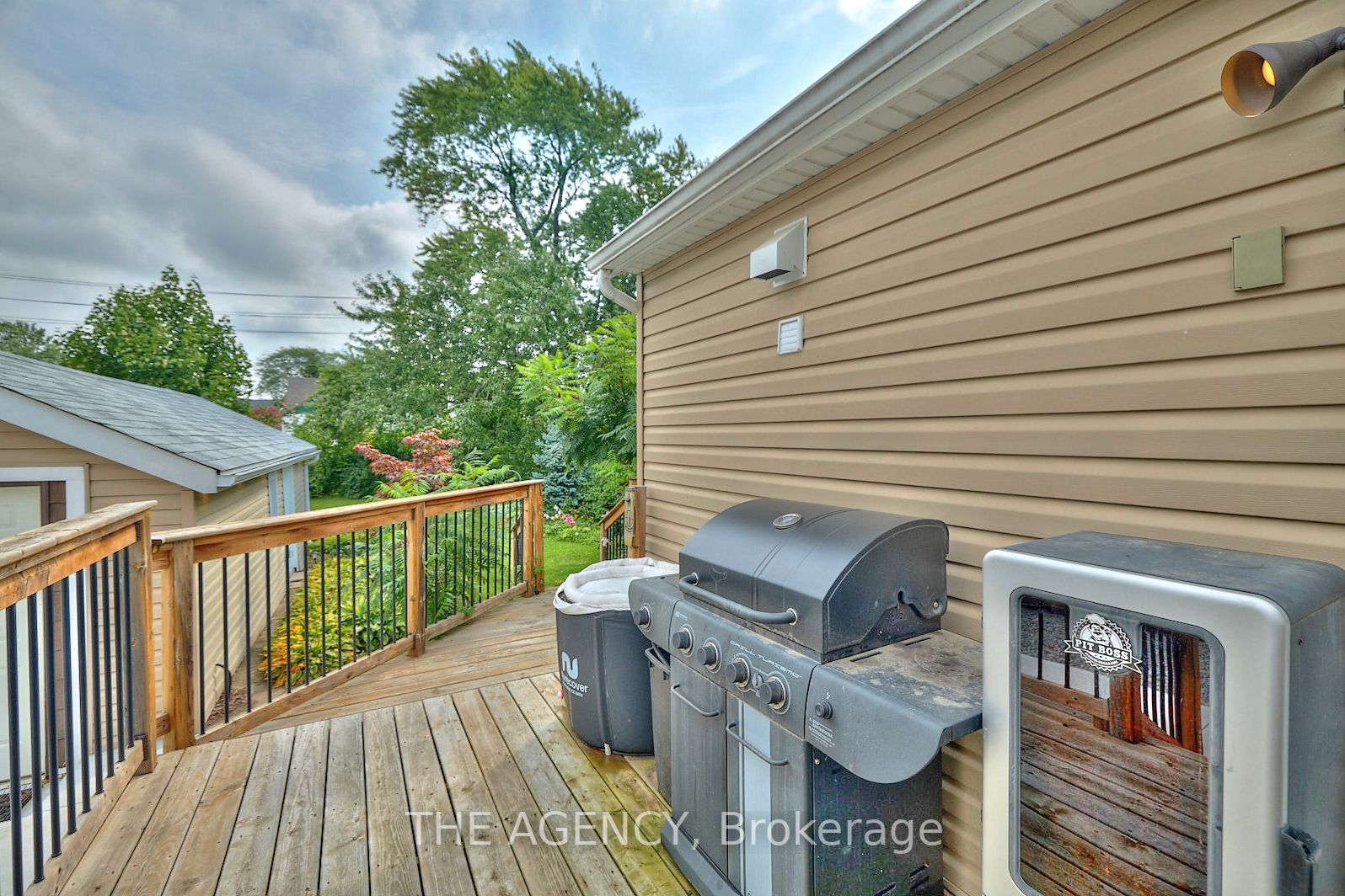 24 Keele St