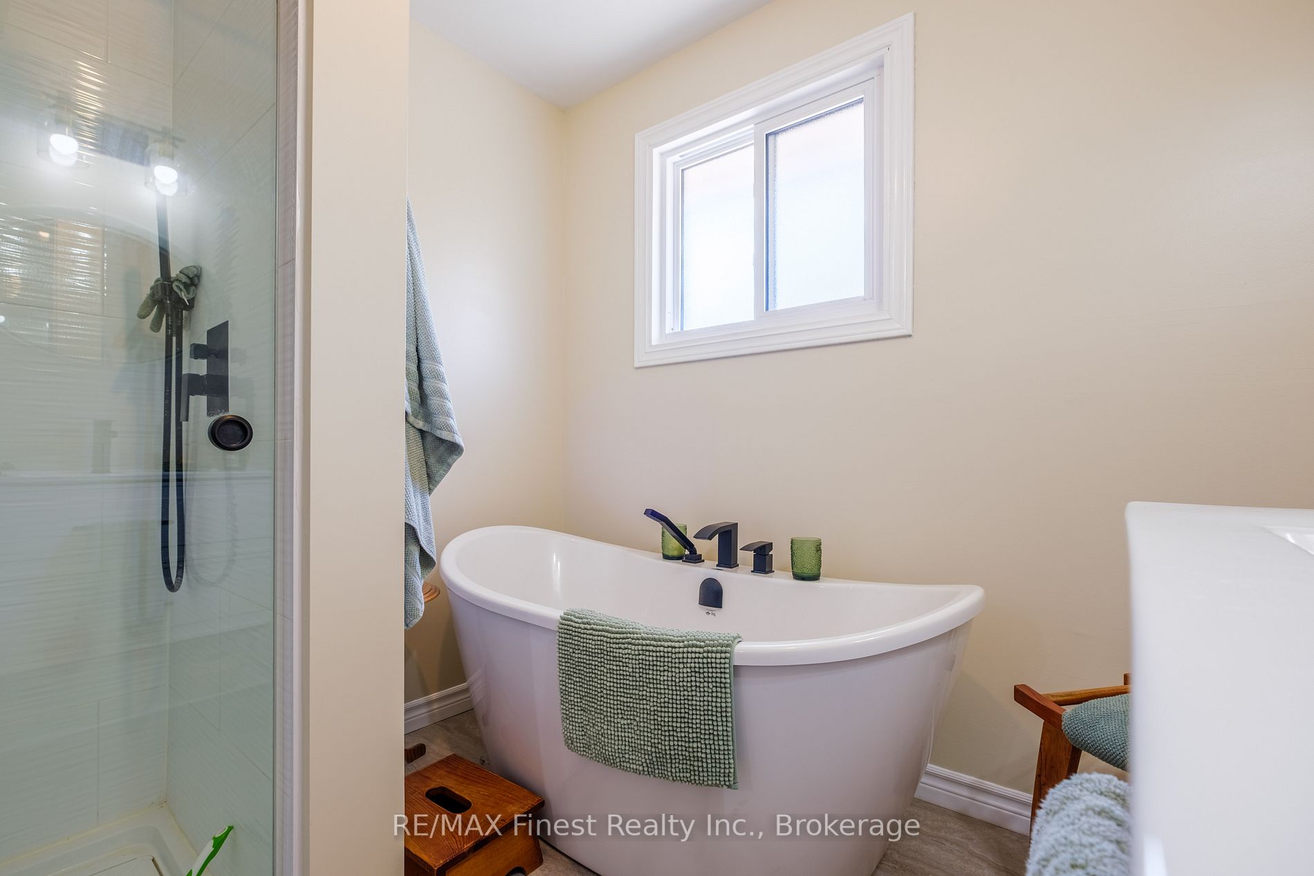 48 Bayview Dr
