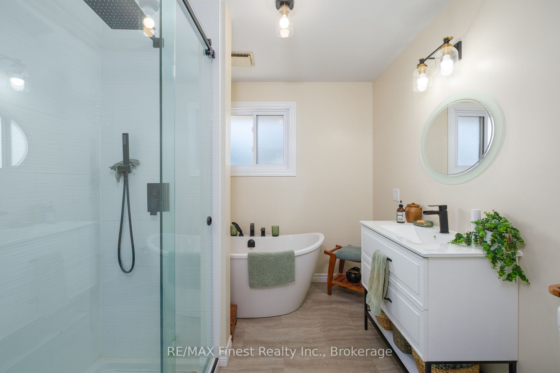48 Bayview Dr