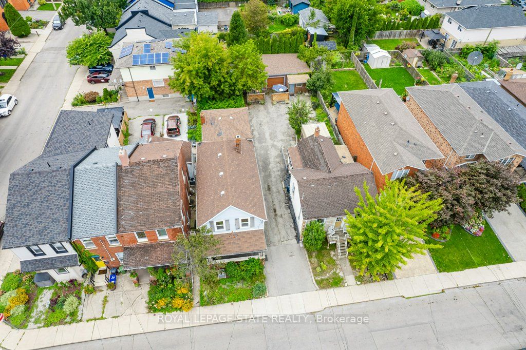 381-383 MacNab Street N